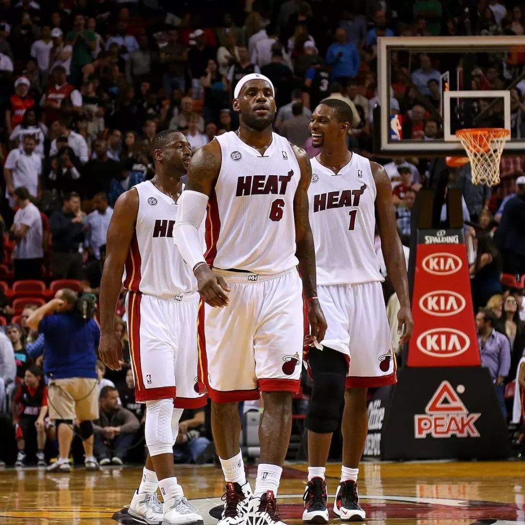 年龄曲线与 年龄曲线与